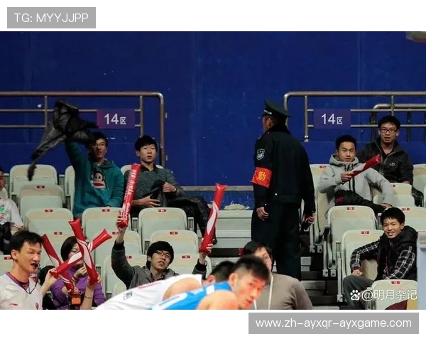 足球暖心瞬间VS CBA感动时刻，对比引发网友热议